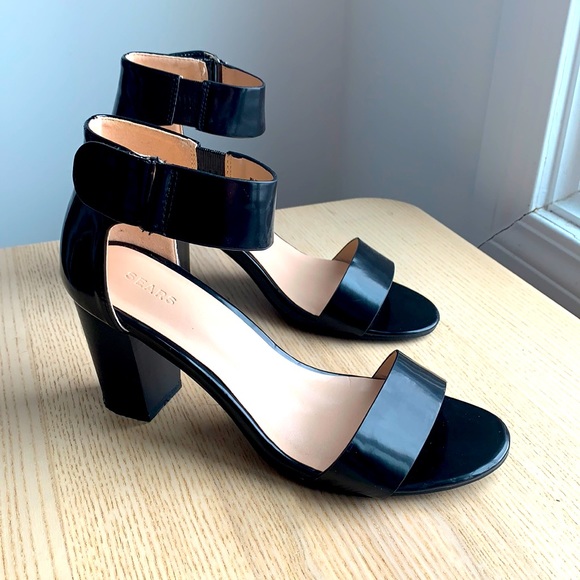 Sears Shoes - Vegan 🌱 patented leather sandals with ankle strap